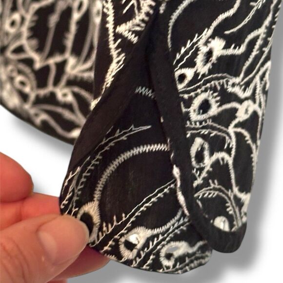 Your Sixth Sense Black Blouse White Floral Embroidery Cut Out Details Eur 40 - Picture 8 of 9